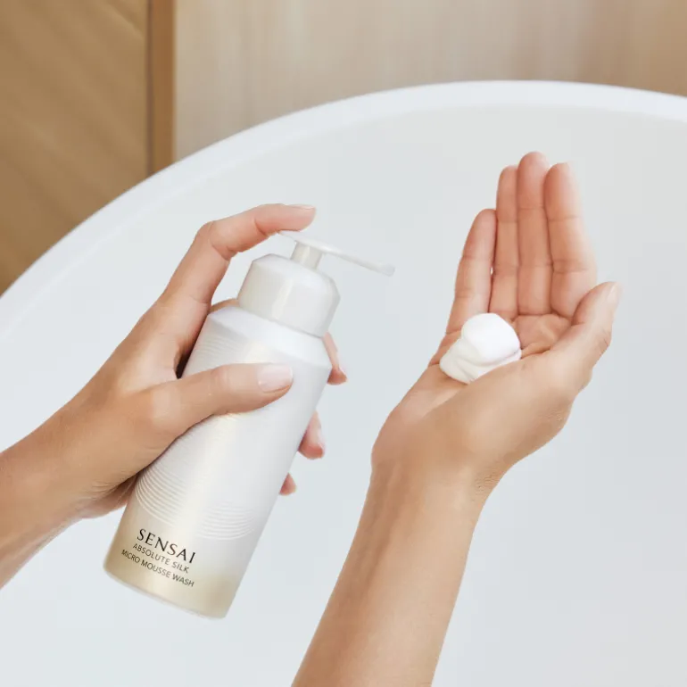Absolute Silk Micro Mousse Wash