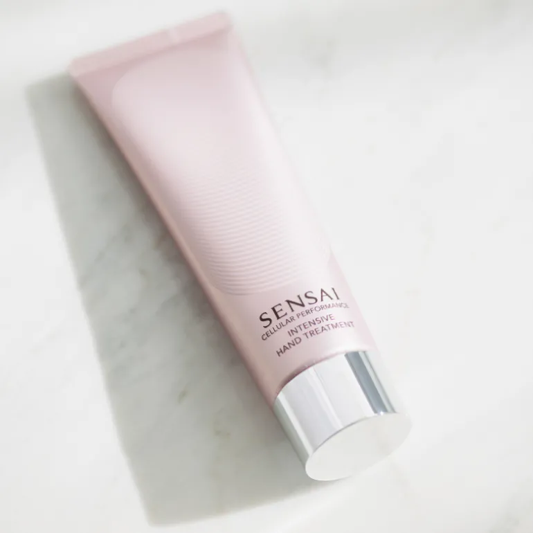 Cellular Performance Intensive Hand Treatment